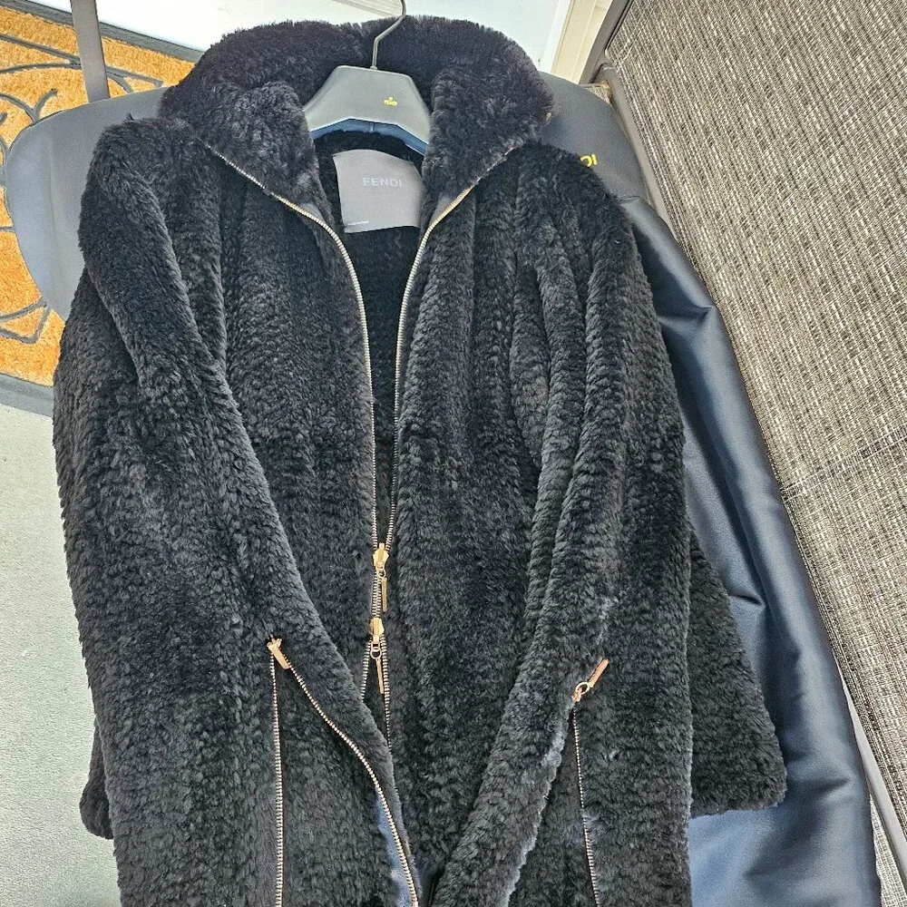 Fendi Fur Jacket - Vintage Luxury and Elegance - Picture 11 of 14